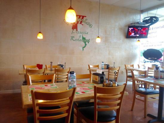 Vittorios Pizzeria and Restaurant